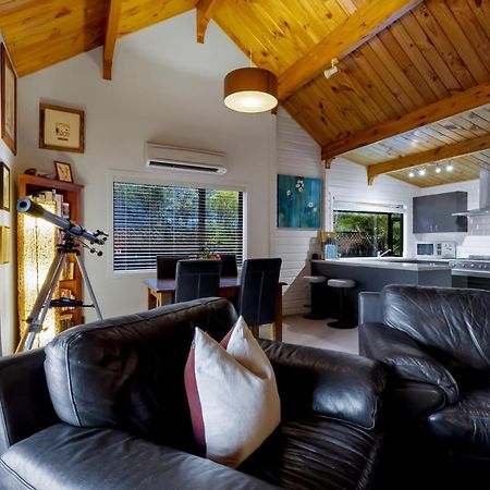 Kereru Cottage, Cosy Log Cabin, Serene Lake & Mountain Views Κουίνσταουν Εξωτερικό φωτογραφία