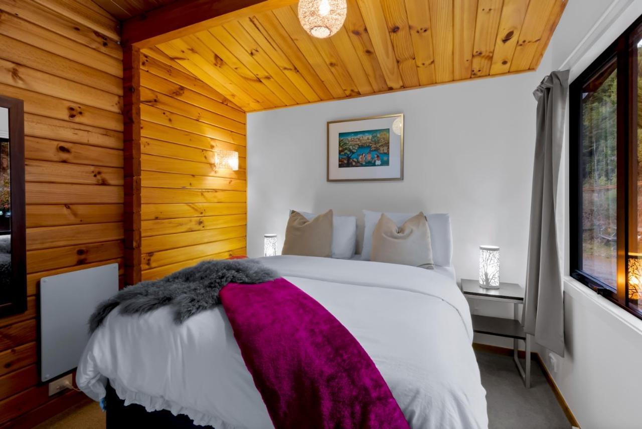 Kereru Cottage, Cosy Log Cabin, Serene Lake & Mountain Views Κουίνσταουν Εξωτερικό φωτογραφία