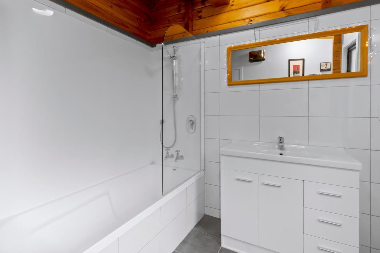 Kereru Cottage, Cosy Log Cabin, Serene Lake & Mountain Views Κουίνσταουν Εξωτερικό φωτογραφία
