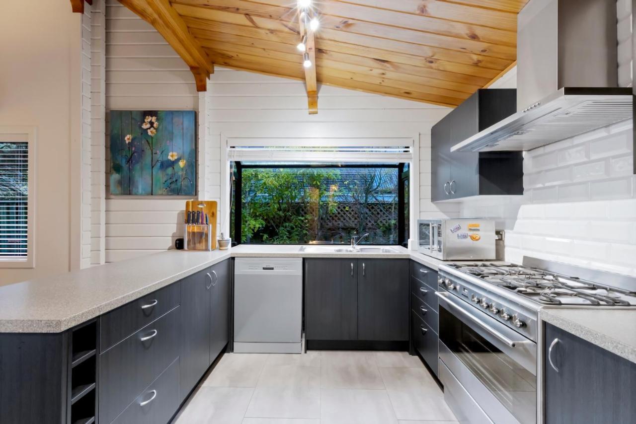 Kereru Cottage, Cosy Log Cabin, Serene Lake & Mountain Views Κουίνσταουν Εξωτερικό φωτογραφία
